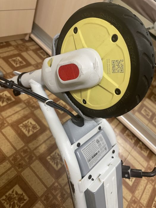 Електросамокат Ninebot eKickScooter ZING C8