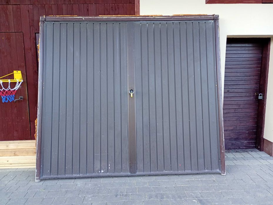 Brama garażowa uchylna 251x223