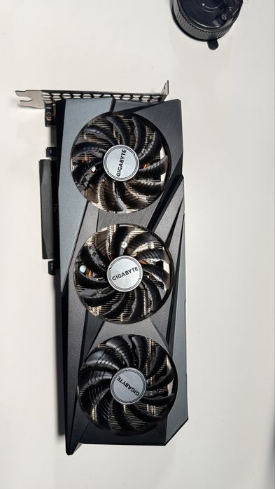 Placa gráfica RTX 3060 Ti 8GB em excelente estado