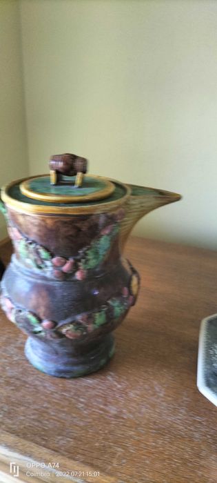 Jarra de vinho em louça da antiguidade