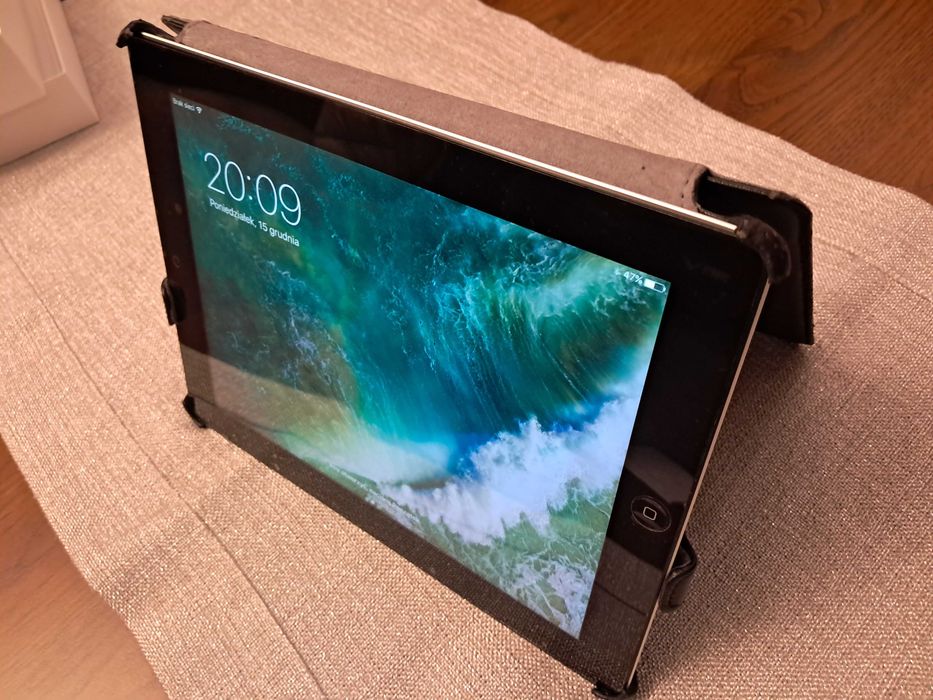 iPad 4 generacji. Niedrogi prezent dla dziadków. Super stan.