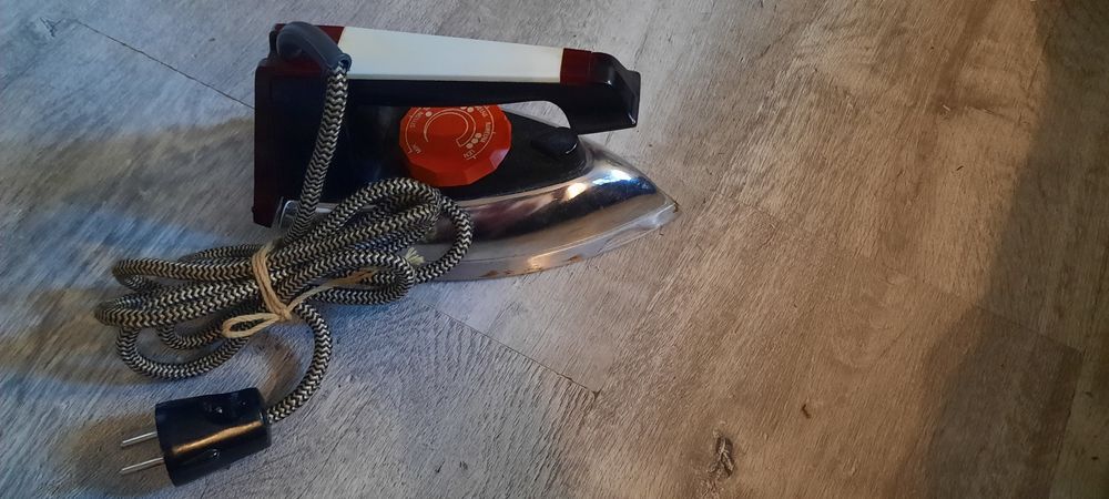 Żelazko firmy predom z roku 1976