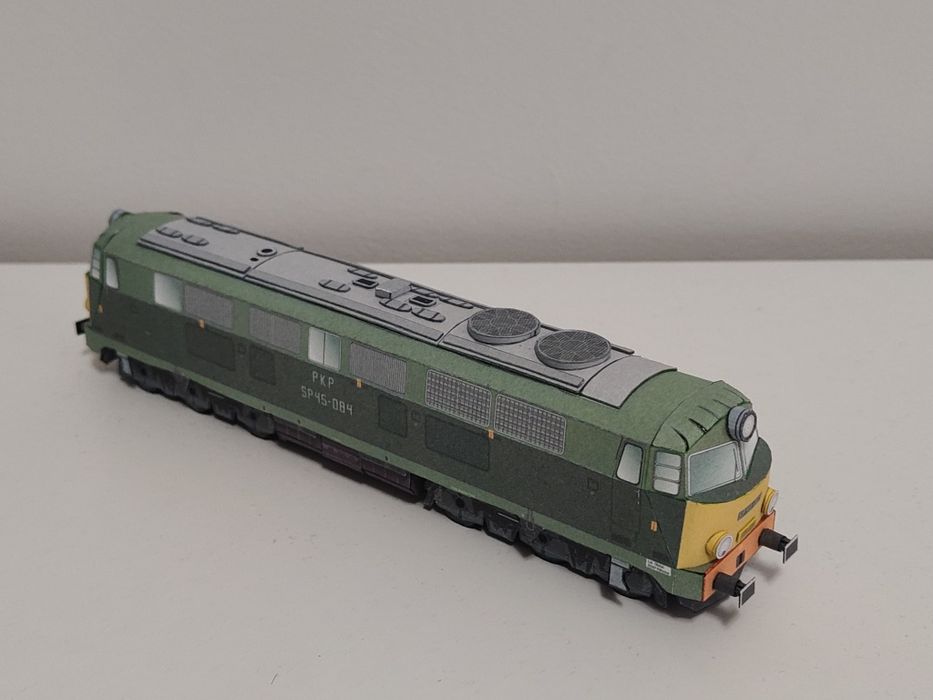 Sp45 - 084 z zółtym przodem  lokomotywa towarowa Model kartonowy zabaw