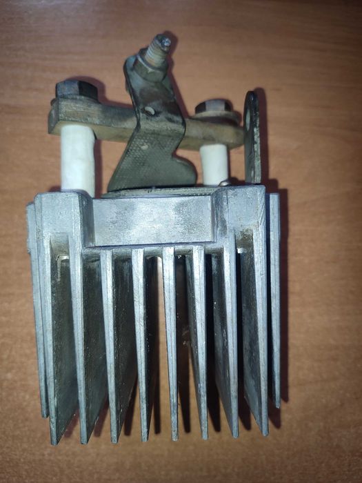 Радіатор (охолоджувач) для таблеткових тиристорів та діодів.