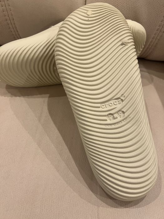 Нові шльопанці Crocs