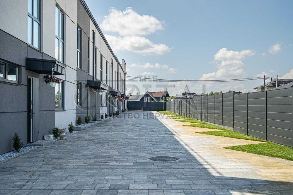 Продаж будинку Осокорки з виходом до озера