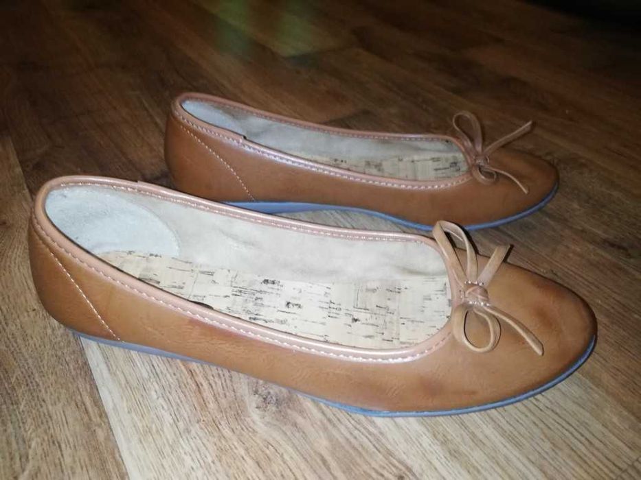 Brązowe baleriny z kokardką firmy Coco, rozmiar 39