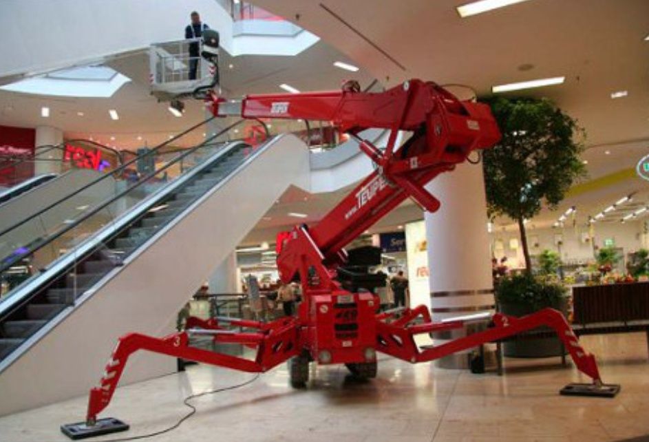 Usługi podnośnikiem koszowym na gąsienicach 23m_ 98cm szerokości pająk