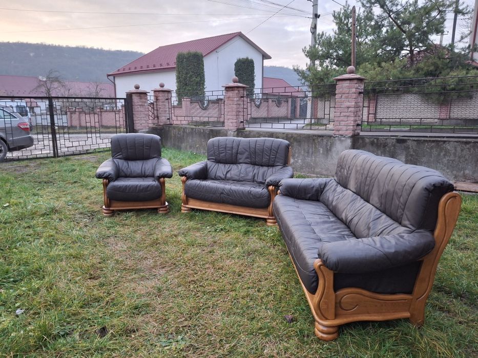 Мягкі частини в шкірі та дубі привезені з німечини італії