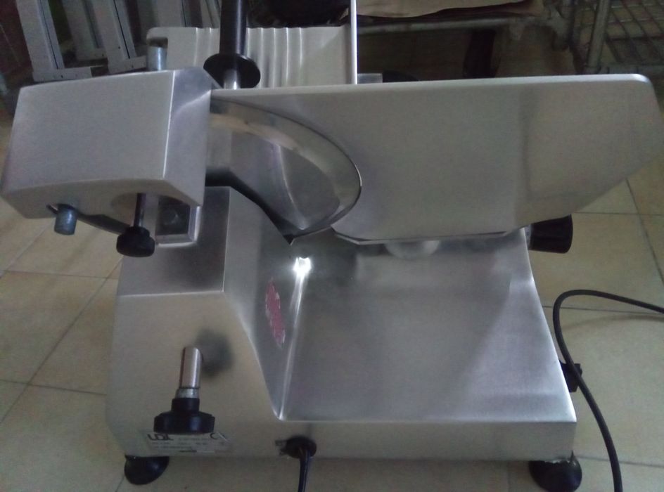 Fiambreira, curtadora carnes frias