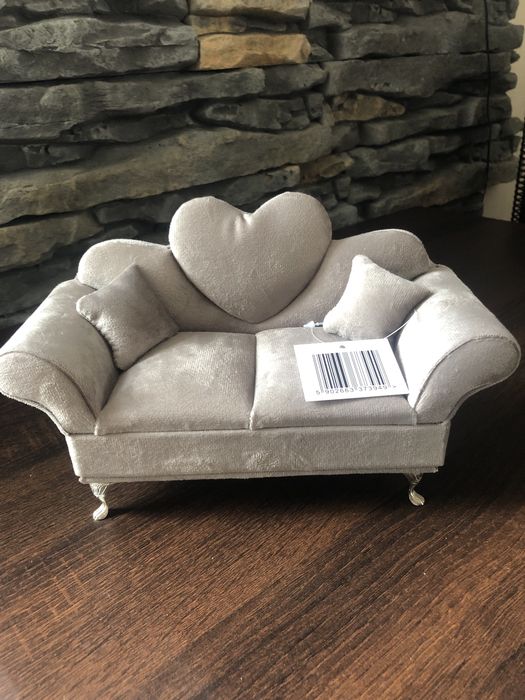 Elegancka szaktułka na biżuterię 48tknd