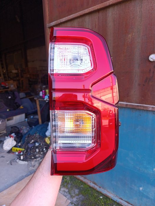 Фонарь задний правий Toyota Hilux 8 N120 2020-2025г 2 рестайлинг led. Новый. Дефект