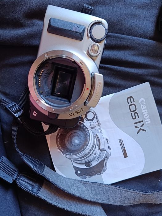 Máquina fotográfica Canon EOS IX