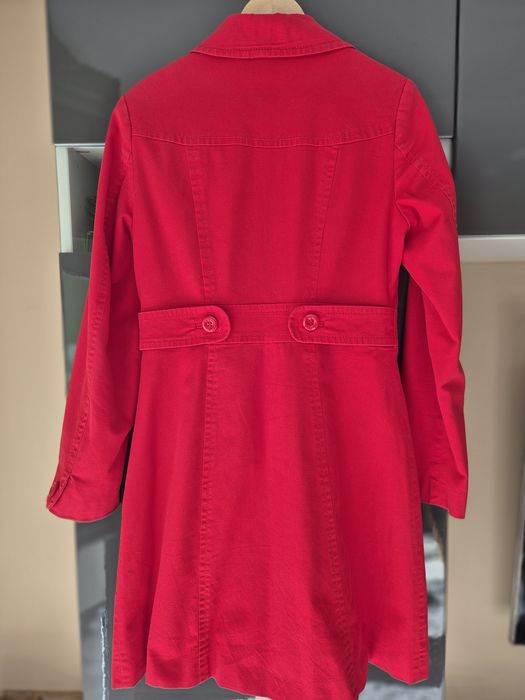 Klasyczny czerwony płaszcz z kołnierzem H&M 38