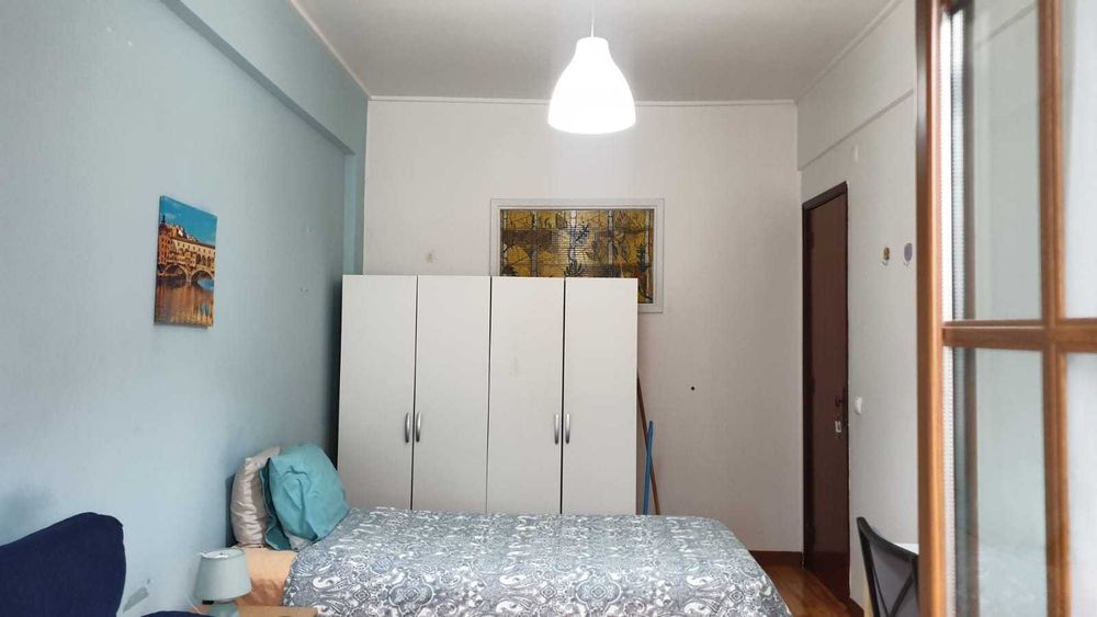Quarto de solteiro em Almada cacilhas.