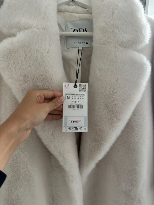 Sobretudo comprido de pelo branco/creme da Zara