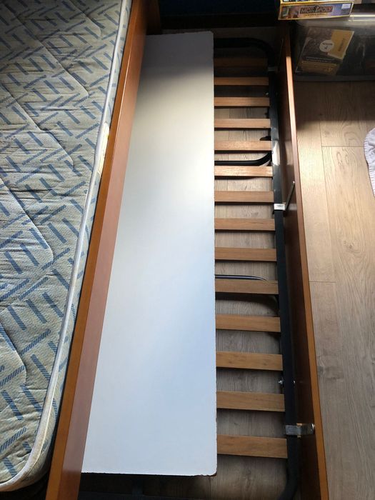 Cama com estante em cerejeira