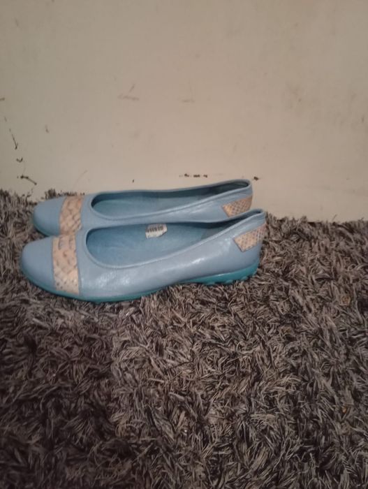 Sapatos de salto baixo