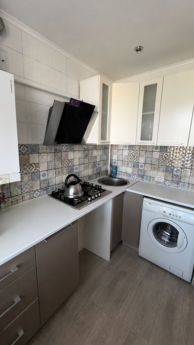 Продам 3-комн квартиру,автономное отопление ГАЗ  кирпичный дом, гараж, м. Левада