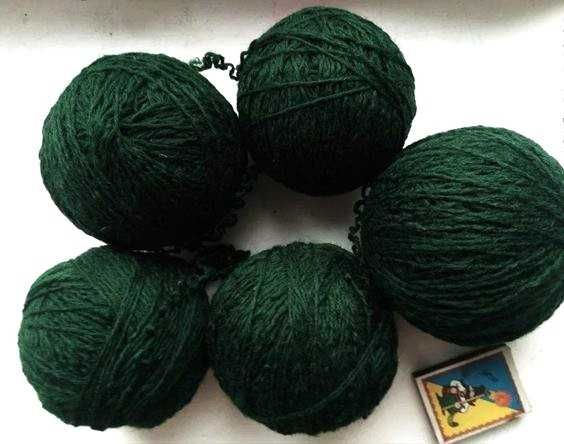 Пряжа нитки ШЕРСТЬ красивый темный зеленый цвет вес 450 гр.