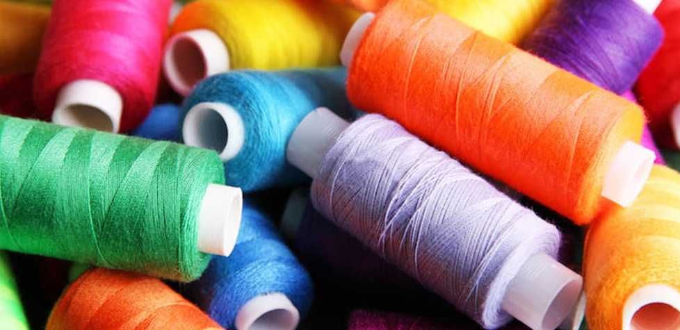 Costureira aceita todo tipo de arranjos e fatos por medida.