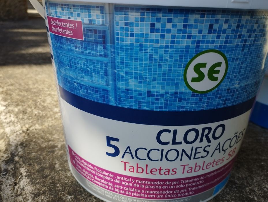 Pastilhas 5 em 1 para piscina e 5 colchões de piscina