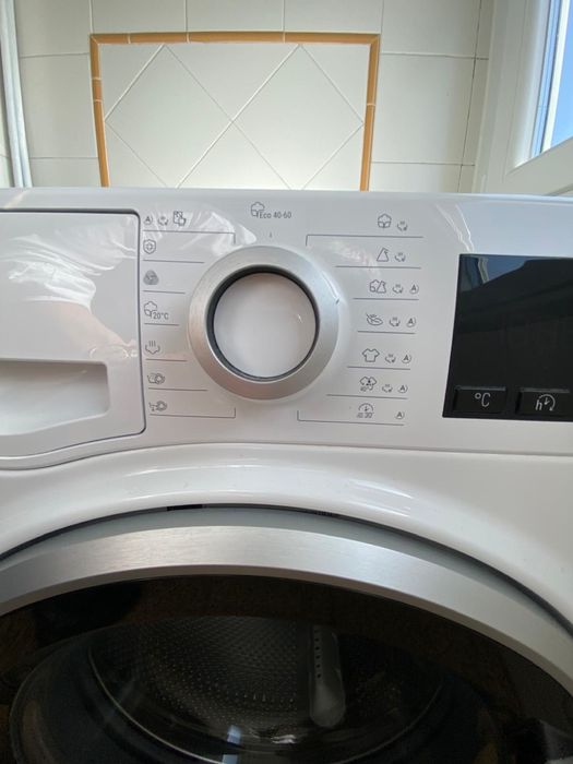 Máquina de Lavar Roupa - HOTPOINT NM11 847 WS A EU - 8 Kg