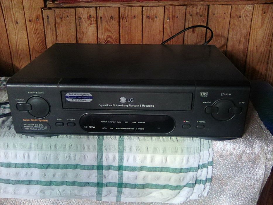 Обменяю видеомагнитафон LG на фонарик.