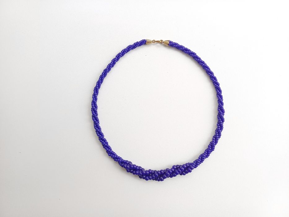 Colar/choker de missangas azuis