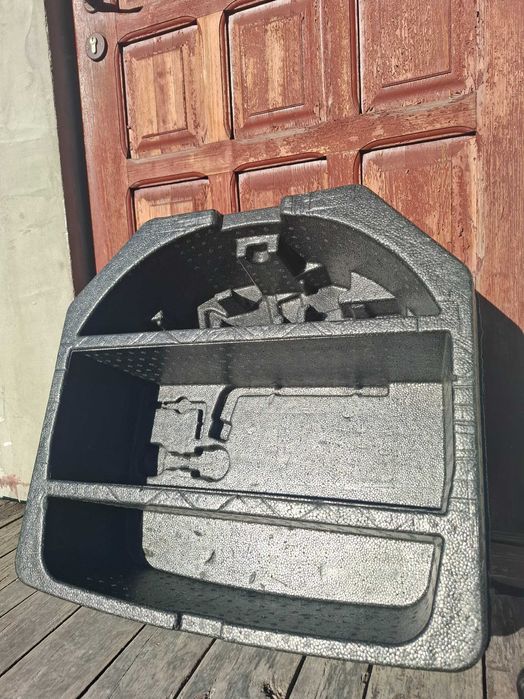 Wypełnienie bagażnika Toyota Avenssis T29