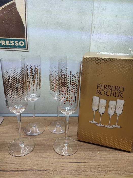 Zestaw szampanówek Ferrero Rocher pozłacane kieliszki