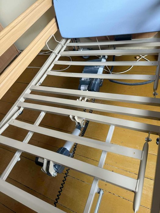 Łóżko rehabilitacyjne sterowane elektrycznie