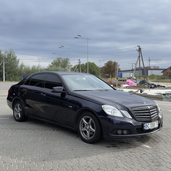 Mercedes 212 2011