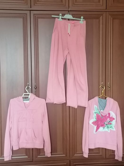 Спортивные костюмы для девочек близняшек