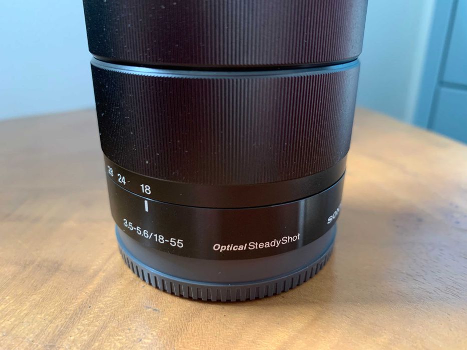 Objetiva Sony SEL1855 com Steadyshot e parasol incluido