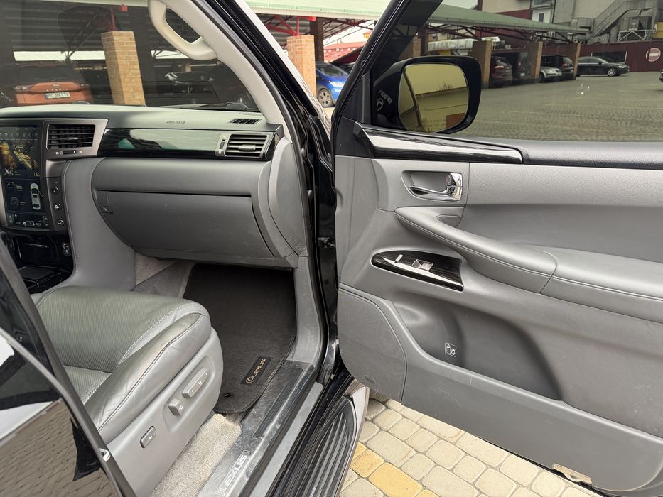 Продам авто Lexus LX570 F Sport