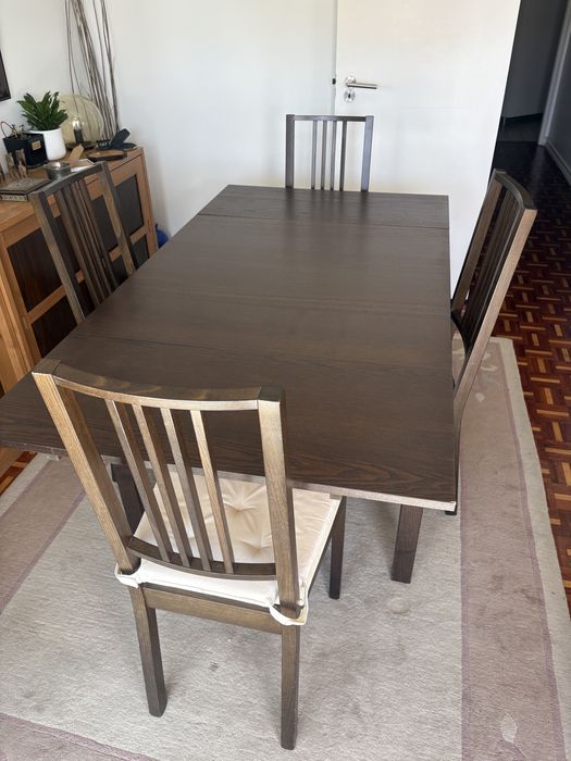 Mesa extensível de sala de jantar com 4 cadeiras