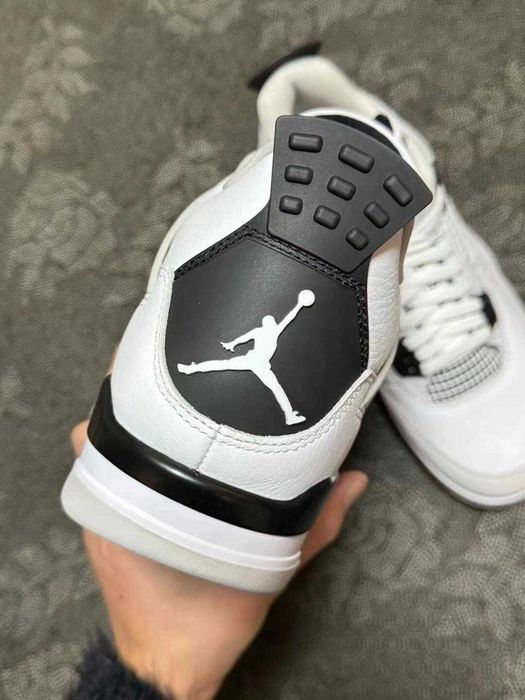 Jordan 4 Retro Military Black r.42