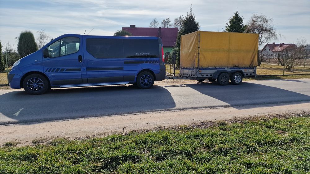 Transport towaru przyczepa laweta