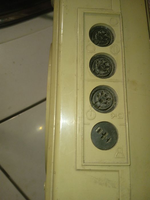 Магнітофон єлектроніка в рабочем состояніі