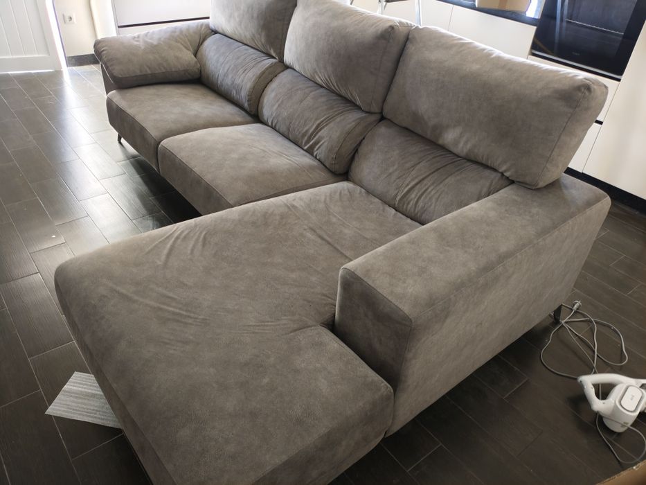 Sofá com  chaise longue