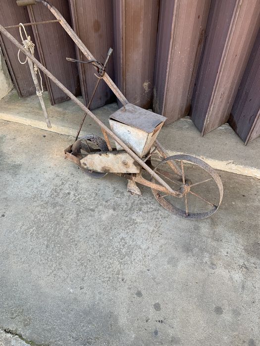 Semeador antigo usado