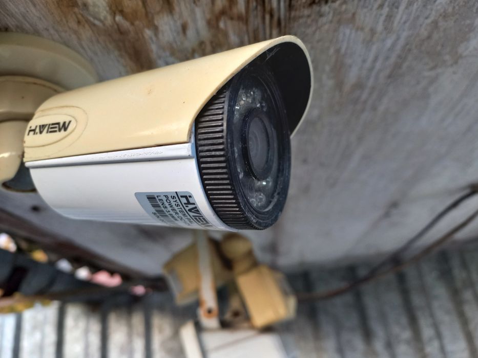 Камери спостереження.