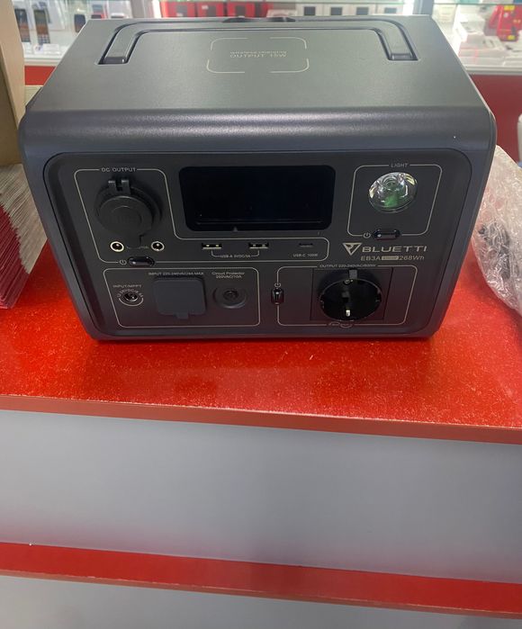 Bluetti EB3A 268Wh/600W в наявності зарядна станція.