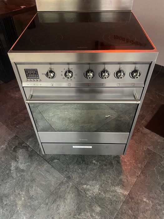 Індукційна плита професійна smeg 60*60
