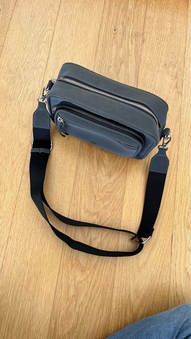 Mala Parfois cinzenta, em otimo estado