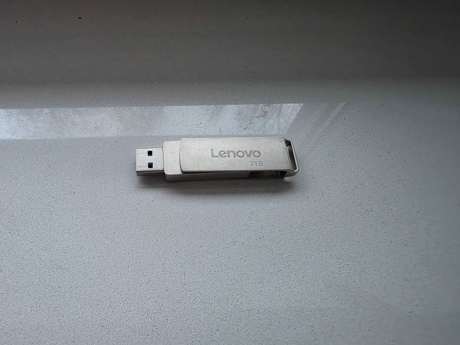 Pamięć flash pendrive USB i C Lenovo 2TB.