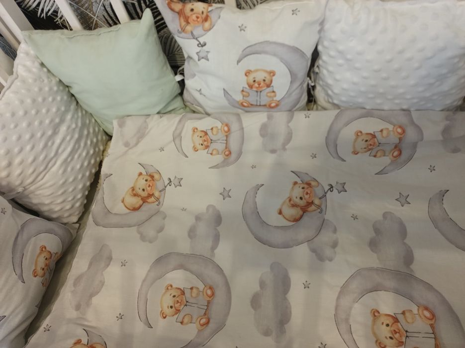 Продам два набори для двійні в колиску