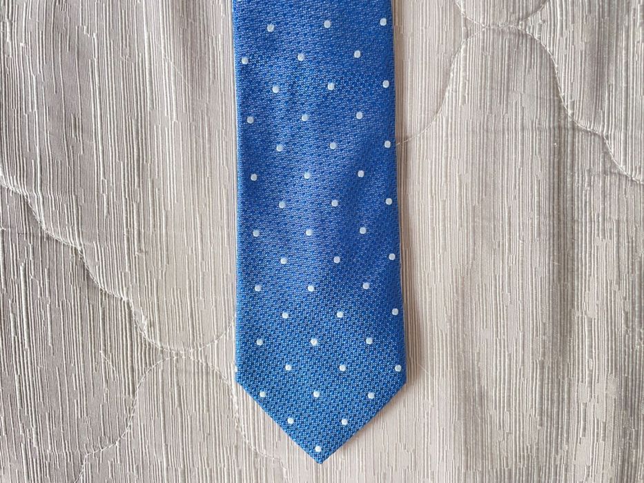 Gravata azul bolas brancas Under Blue