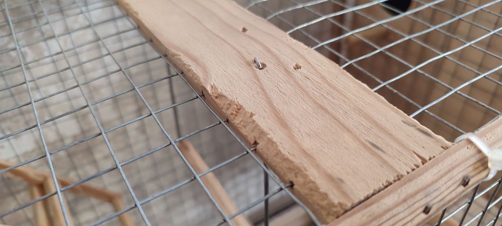 Клетка для попугаев с гнездом .самодельная.б/у